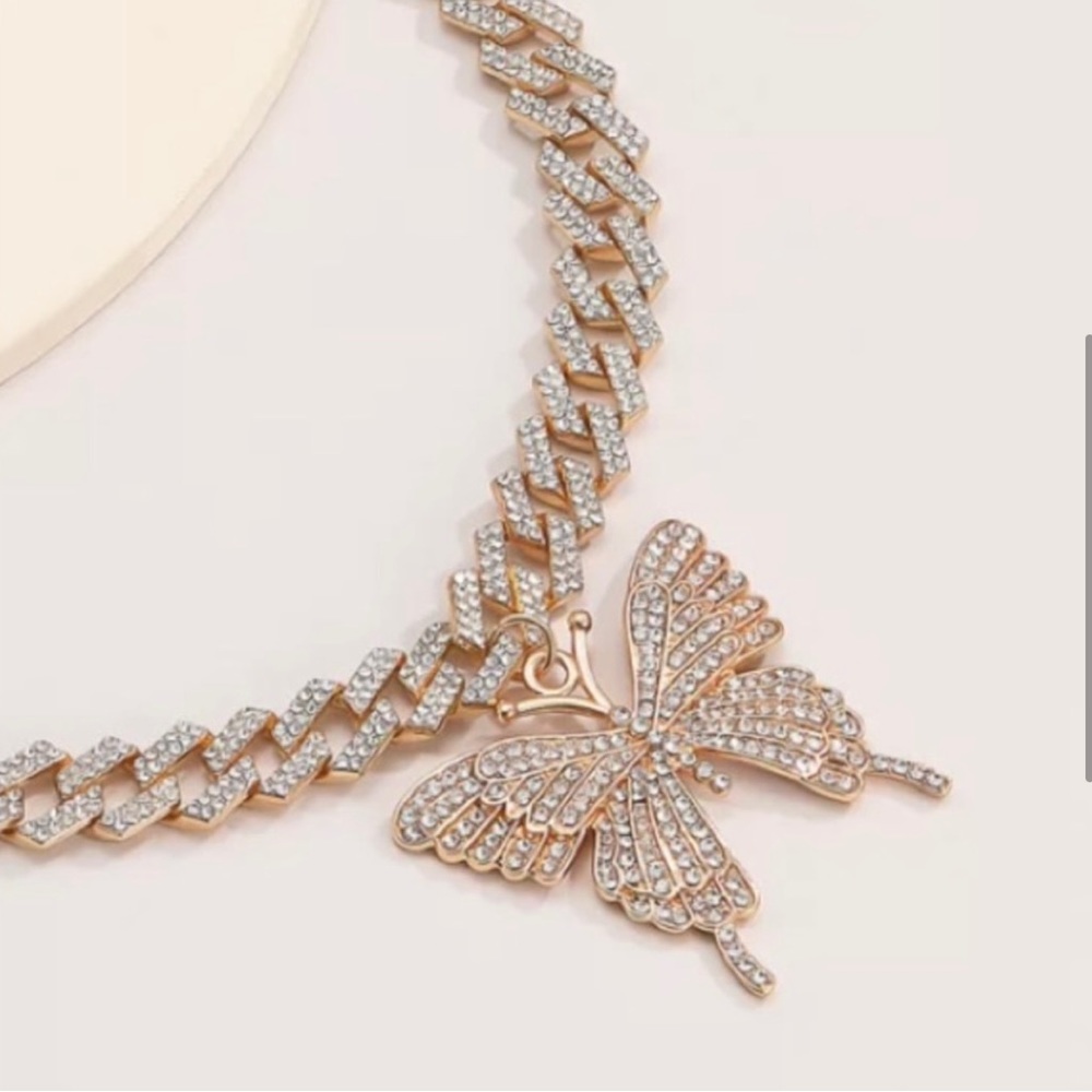 Butterfly rhinestone necklace in gold
